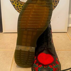 Dr. Martens Women’s 1460 Pascal Hearts